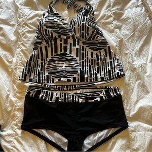 Faded Glory Black and White Geometric Tankini Sz 16-18